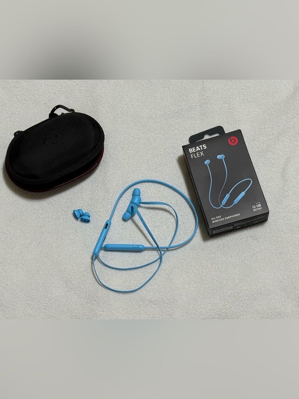 Beats by Dre Beats Flex Wireless Earbuds in Light Blue